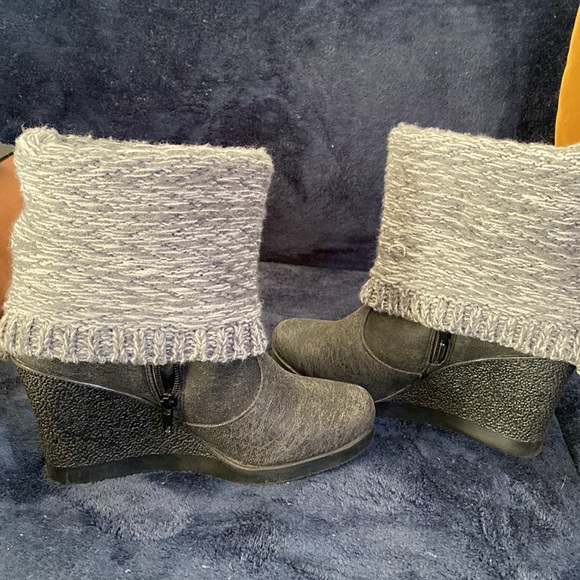 Booties with sweater fold over top - Picture 2 of 4